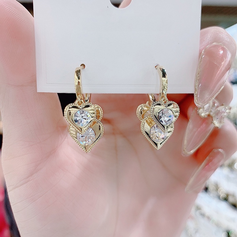 Đôi Bông Tai Hình Trái Tim Đính Đá Thời Trang Cho Nữ
