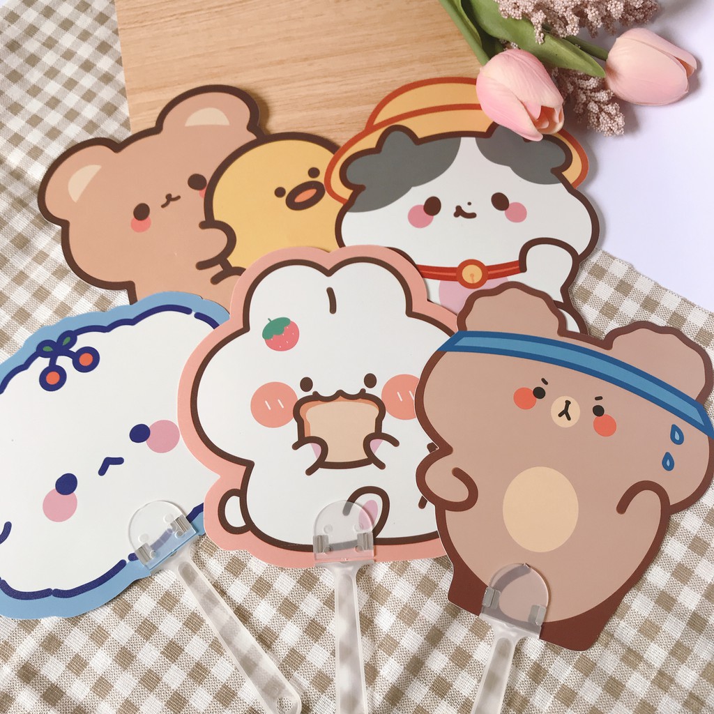 Quạt nhựa cầm tay xua tan nắng hè nhiều hình cute