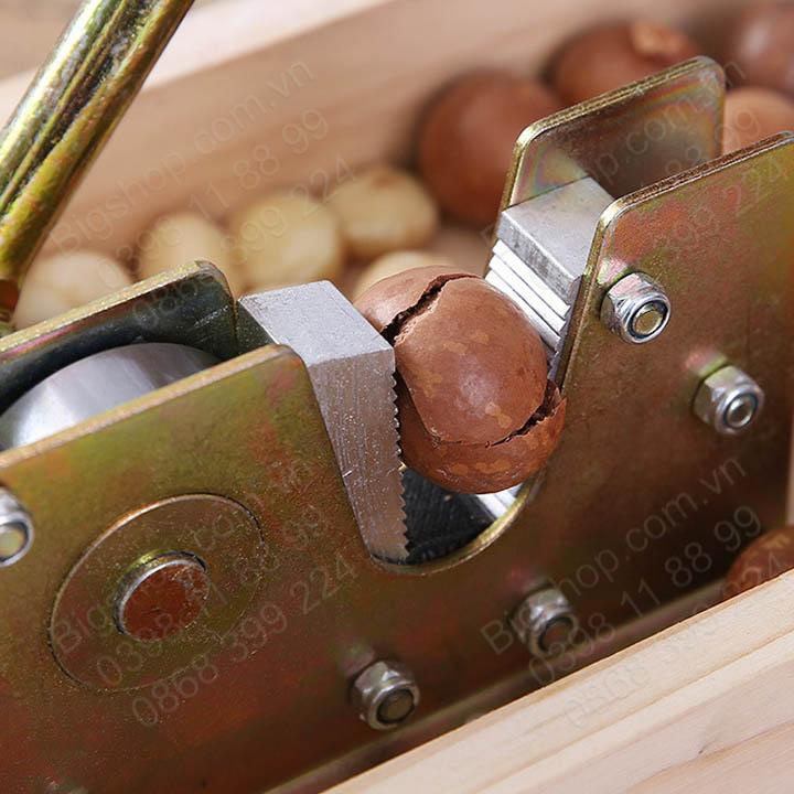 Dụng cụ kẹp tách vỏ hạt macca, óc chó, hạt dẻ bằng tay, có điều chỉnh độ rộng, không bị vỡ hạt
