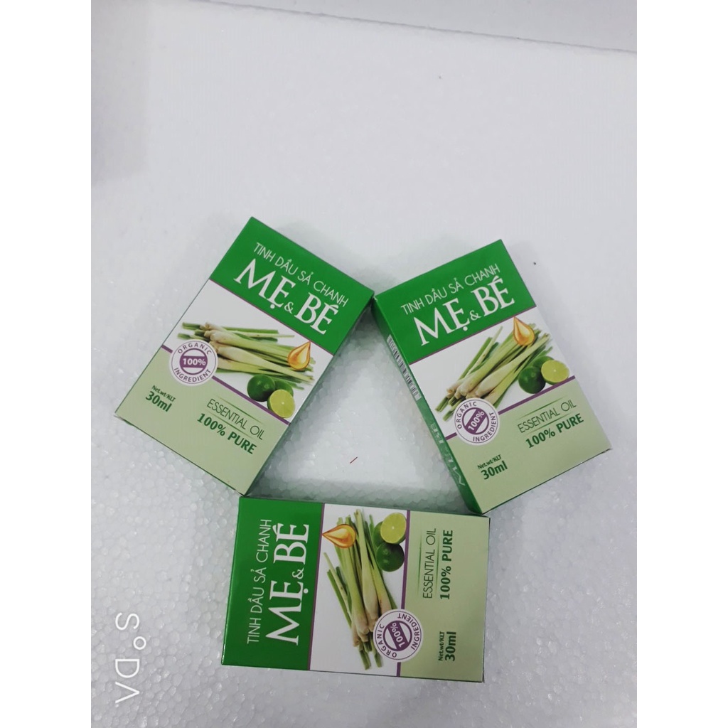 Tình dầu sả chanh Mẹ và Bé từ Huế, giúp phòng cảm cúm, cảm lạnh, đuổi muỗi và côn trùng; giảm đau bụng, đau lưng