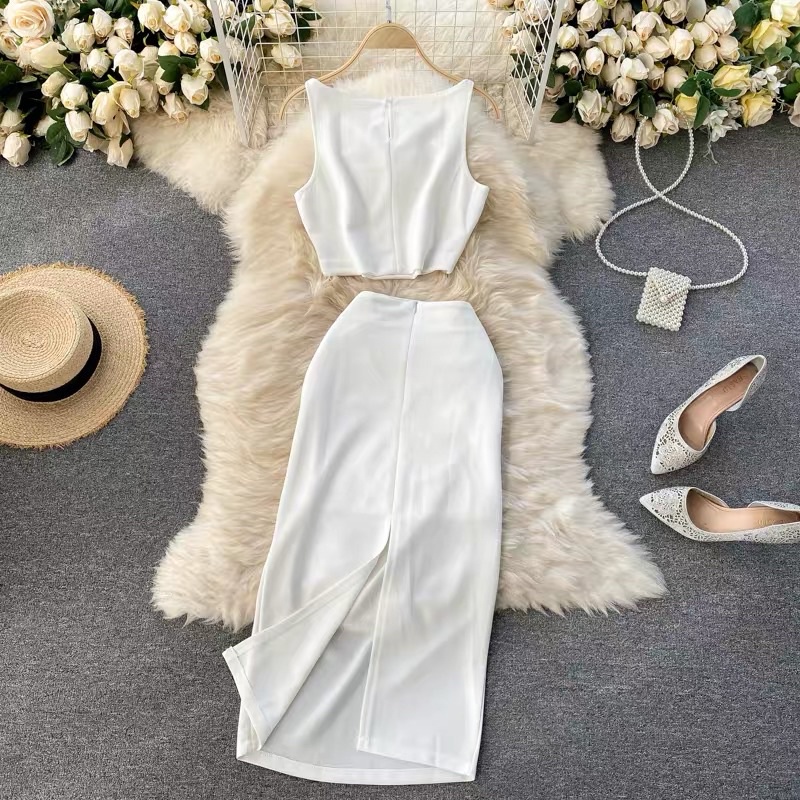 Chân váy xẻ tà + áo sát nách, set áo cách điệu và chân váy