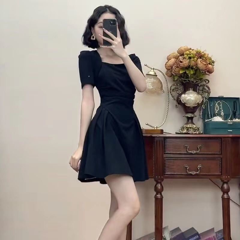 Váy cổ vuông tay phồng - Váy ôm sát eo xếp ly nhỏ - Đi làm đi chơi đều được