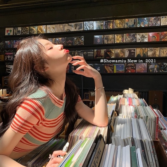 Áo thun ZHELIHANGFEI dệt kim tay ngắn cổ tròn họa tiết kẻ sọc trẻ trung thời trang