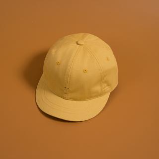 A simple short cap that matches a classic baseball cap