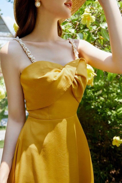 ẢNH VÀ VIDEO THẬT 1000% ĐẦM 2 DÂY XOẮN NGỰC ĐÍNH NGỌC PHA LÊ