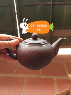 Ấm đất đỏ vẽ tay