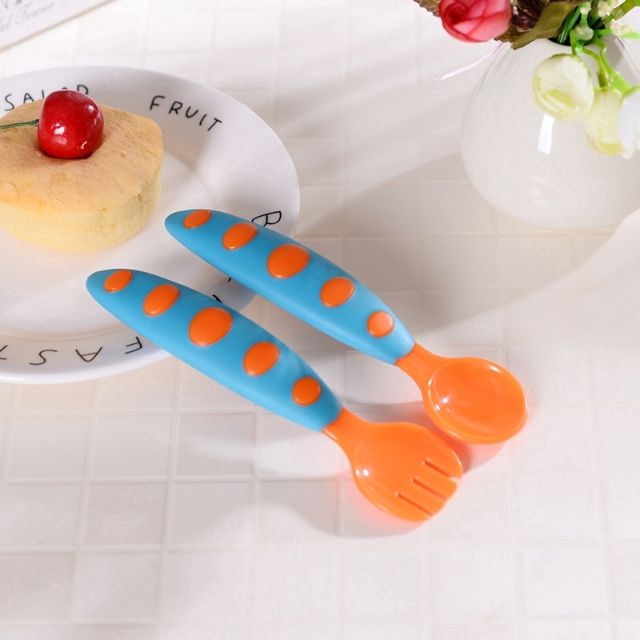 Thìa Dĩa Ăn Dặm Kèm Hộp Đựng Cho Bé Nhựa An Toàn TD01