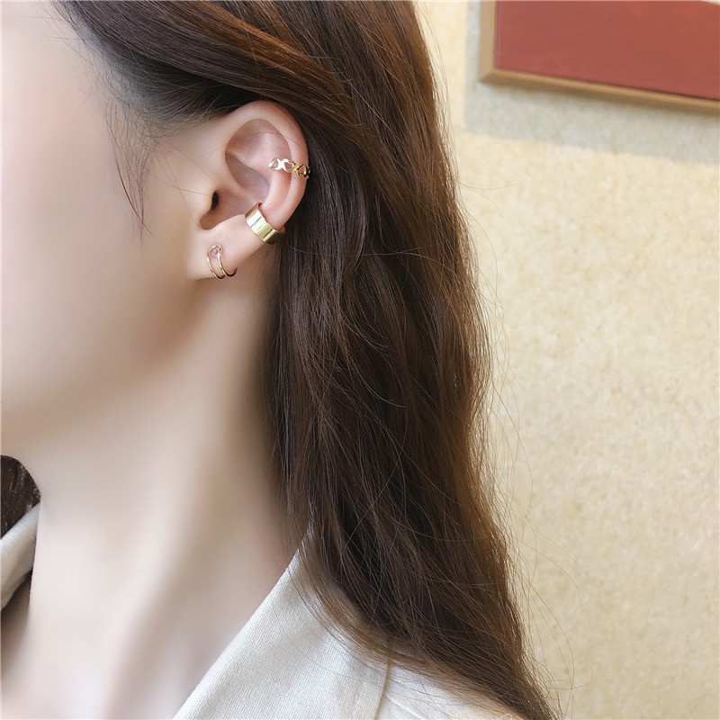 Bông tai basic tròn khuyết lượn sóng, Khuyên tai chữ C nhỏ Her Accessories H97