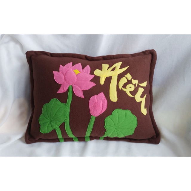 GỐI HANDMADE VẢI NỈ, CHỮ THƯ PHÁP HIẾU,CHỮ NHẬT, KT40*60, HOA SEN, MÀU TÙY CHỌN
