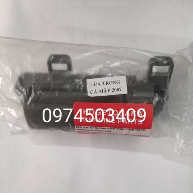 Tay mở cửa lùa trong Toyota Cá mập (Hiace) đời 2007