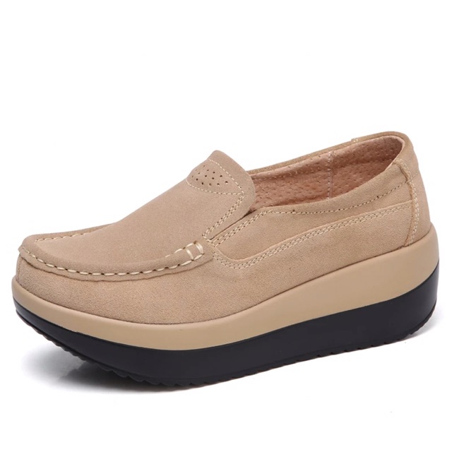 Giày slip on đế cao của zanaka và sesdad hàng hiệu giá bình dân chỉ từ 320k đến 360k được đôi giày êm hết ý luôn đấy ạ..