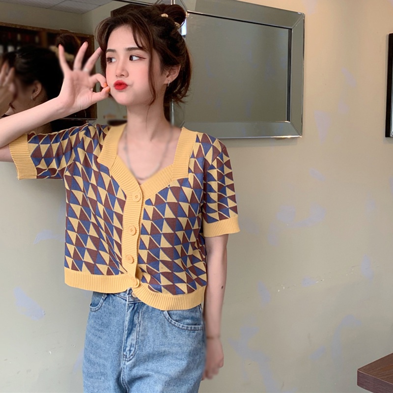 Áo dệt kim tay ngắn cổ vuông phối nút hoạ tiết kẻ sọc thời trang nữ