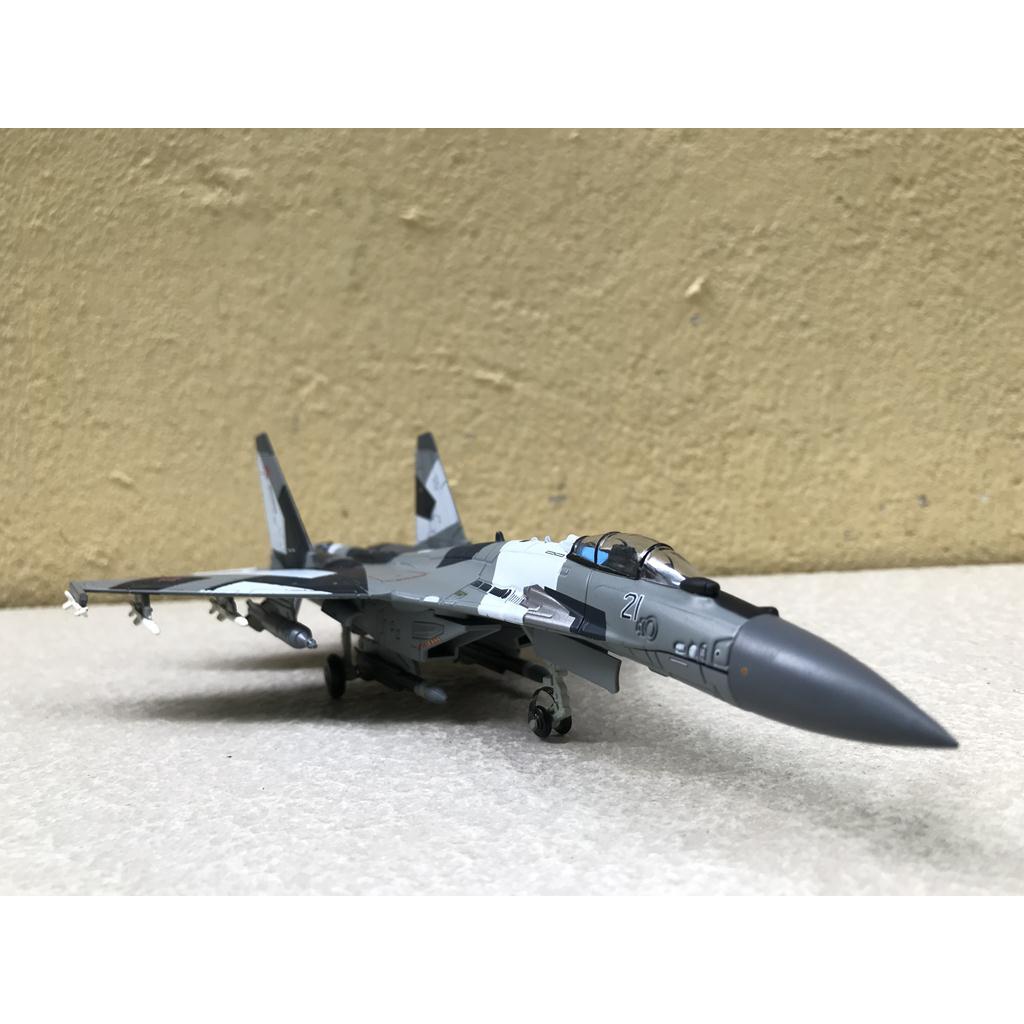 Mô hình Máy bay SU-35B Super Flanke - 1:100