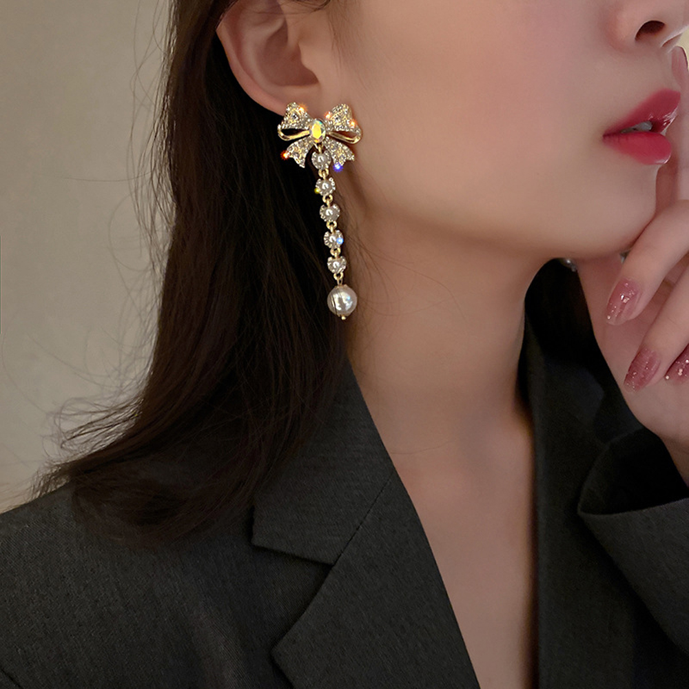 Khuyên Tai Nữ Trang Dáng Dài Đính Ngọc Trai Xinh Xắn