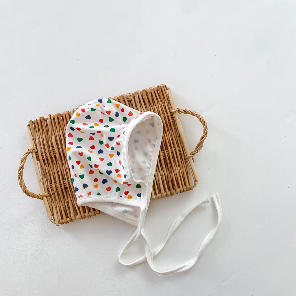 Bộ đồ ngủ áo liền quần tay dài in hình trái tim + mũ cho bé sơ sinh