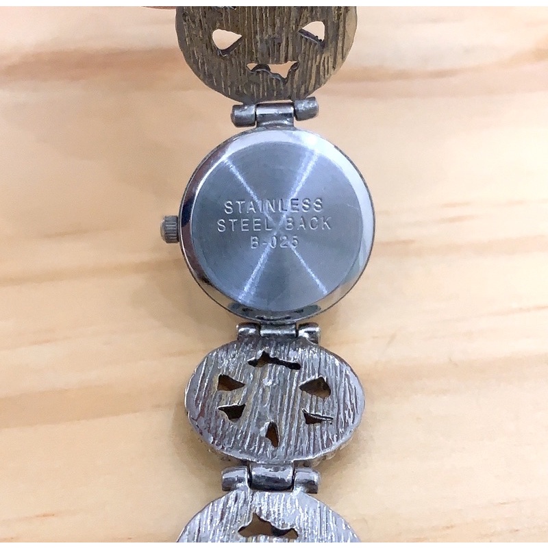 Đồng hồ nữ Si Tuyển.Hiệu Jezebel.Máy JAPAN.Dây lắc bạc Thái zin theo máy.Mặt đẹp size 22