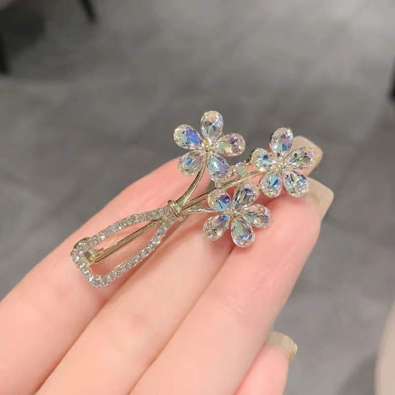 (MớI) Ghim GàI ÁO HìNh Hoa ĐíNh Đá Xinh XắN