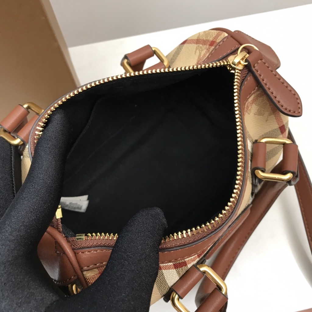Túi đeo chéo nữ da thật thời trang cao cấp Burberry BBR phong cách trẻ trung, năng động