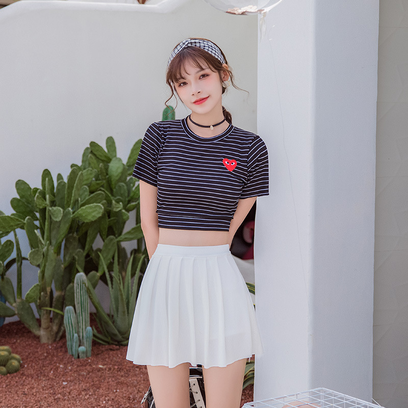 Bộ Đồ Bơi 2 Mảnh Áo Thun Tay Ngắn Kẻ Sọc + Chân Váy | BigBuy360 - bigbuy360.vn