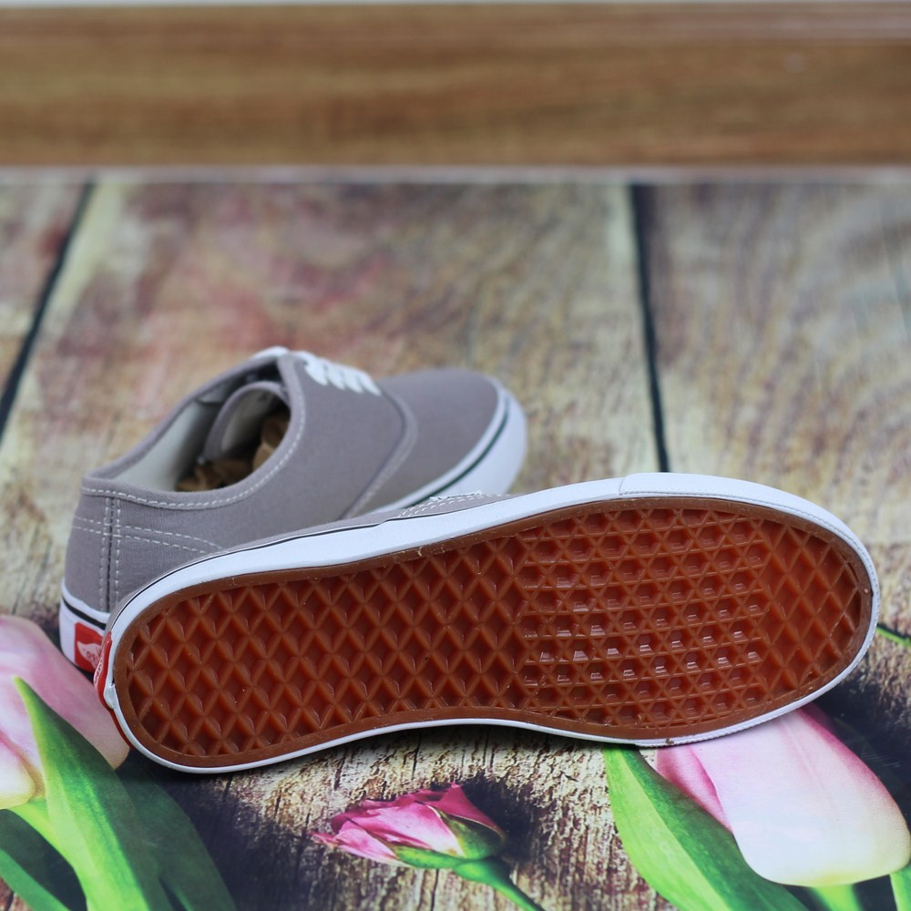Giày Sneaker Cổ Thấp Classic Nam Màu Xám