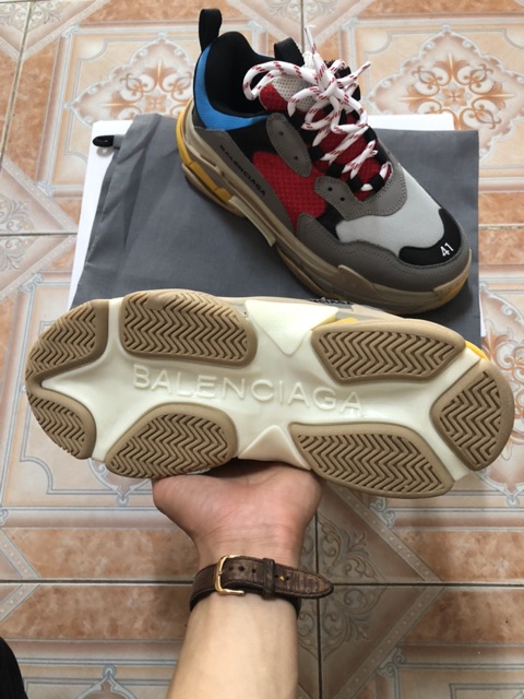 Giày thể thao balen cia ga