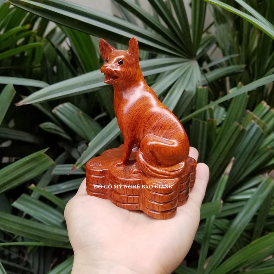 Tượng con chó gỗ hương cao 12 cm (mẫu mới)
