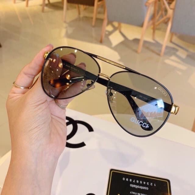 Kính nam đổi màu GC
