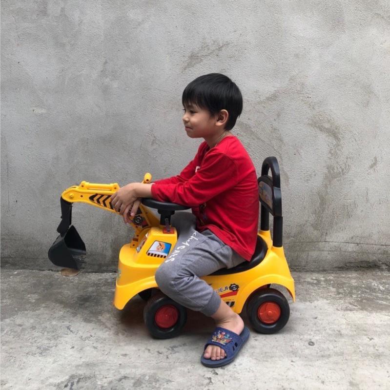 XE CẦN CẨU CHÒI CHÂN CHO BÉ YÊU MẪU MỚI.