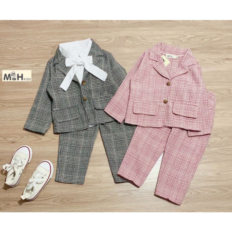 Set Vest Kẻ + Áo Sơ Mi Trắng Phối Nơ Sang Chảnh Cho Bé Gái (12-25kg)