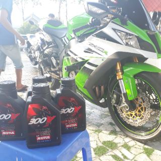 1,1L Motul 300v Pháp (3tem)