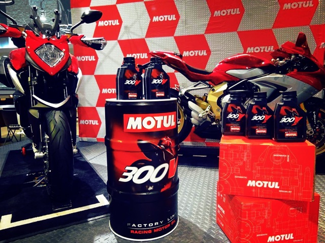 Dầu nhớt Motul 300v 4T 10w40 (tem 1 lớp) 1L 1L1 1L2 1L3 1L4