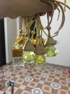 Tinh dau treo xe