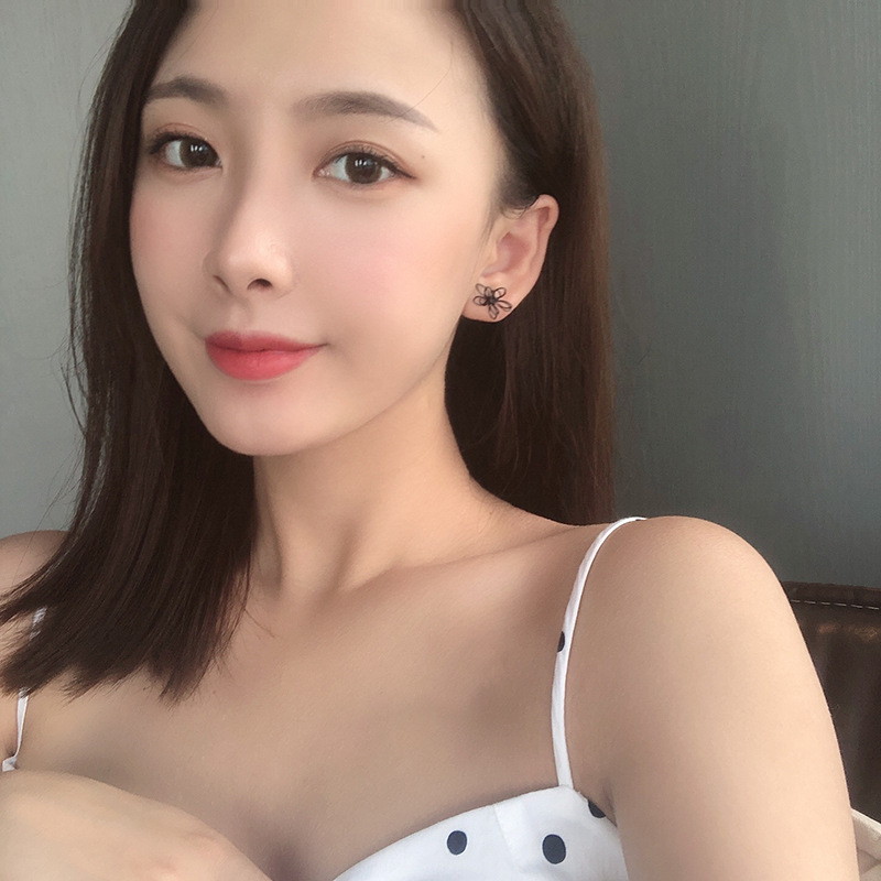 Bông Tai Hình Bông Hoa Màu Đen Phong Cách Hàn Quốc Dành Cho Nữ