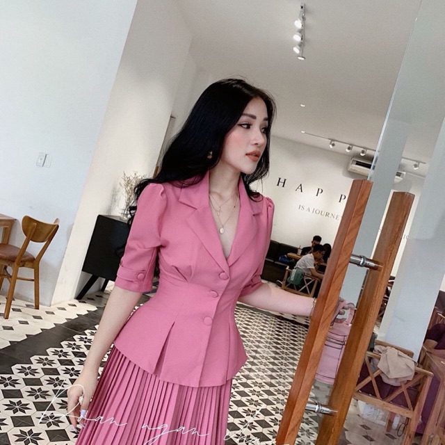 set váy dập ly và áo vest tay lửng cực sang chảnh ạ