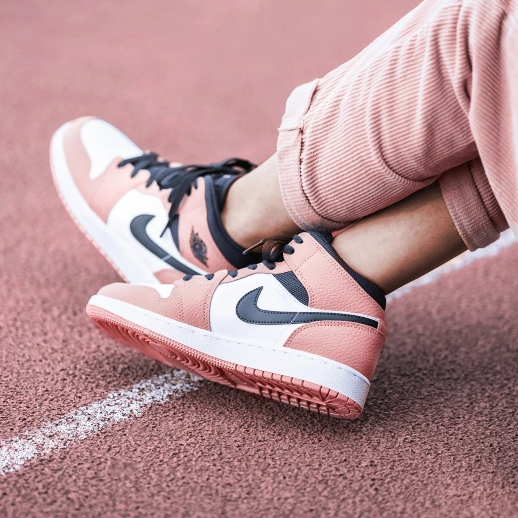 Giày Air Jordan 1 Mid Hồng Pink Quartz, giày thể thao jordan hồng đen cao cổ nữ hàng cao cấp size 36-39 | BigBuy360 - bigbuy360.vn