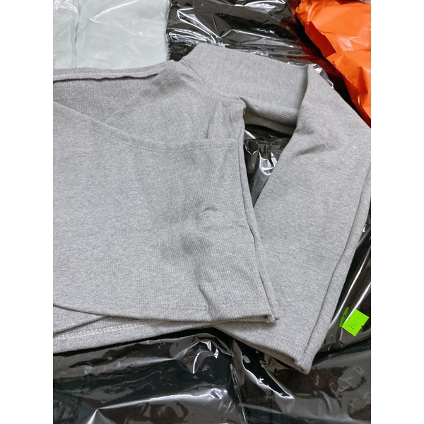 Áo Croptop Tay Dài Đắp Chéo Trễ Vai Ôm Body - Tôn dáng xinh FIORI STORE 151