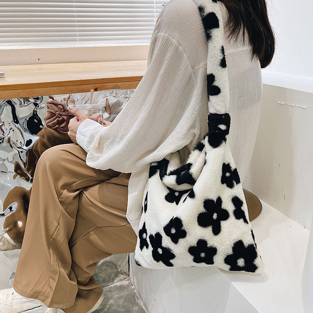 Túi xách lông nhung họa tiết trái tim nhiều màu sắc phong cách thời trang thu đông cho nữ