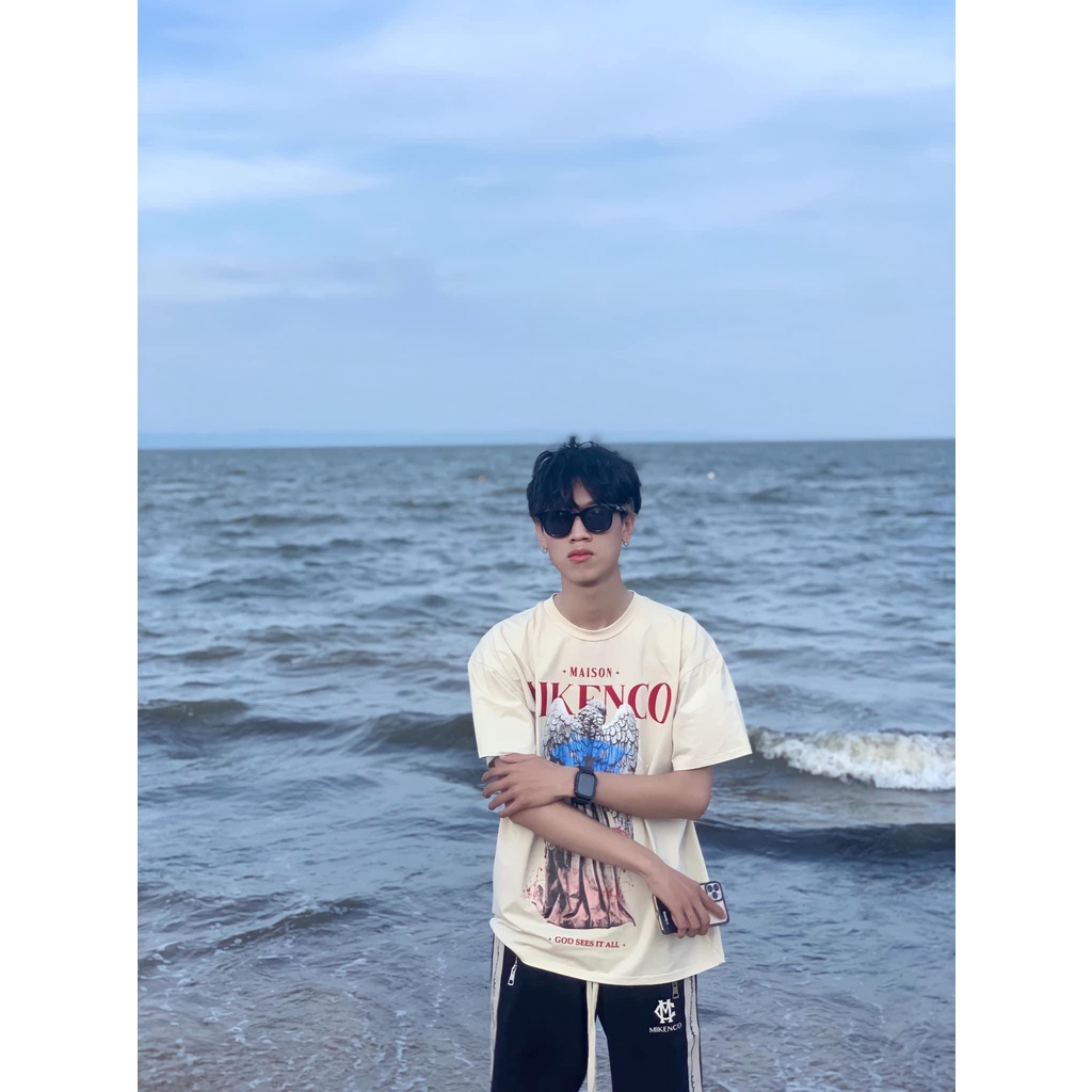 Áo phông ngắn tay MIKENCO GOD SEES IT Tshirt