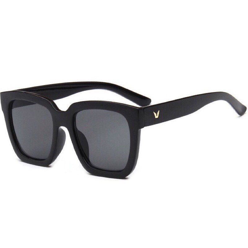 Kính GM bản to, kính râm unisex hot trend, kính mắt nam nữ gọng chữ V | BigBuy360 - bigbuy360.vn