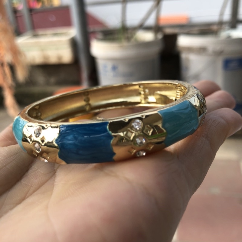 Còng Pháp Lam Đính Đá Pha Lê Sang Trọng