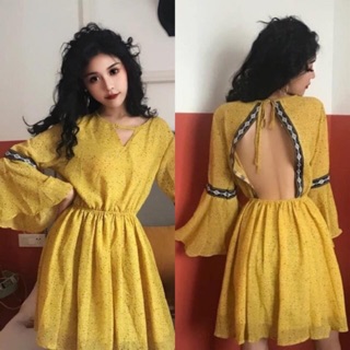 Váy tay loe hở lưng có sẵn