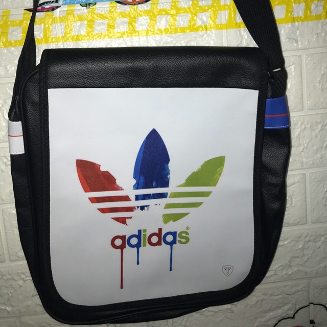 Túi đeo Adidas màu