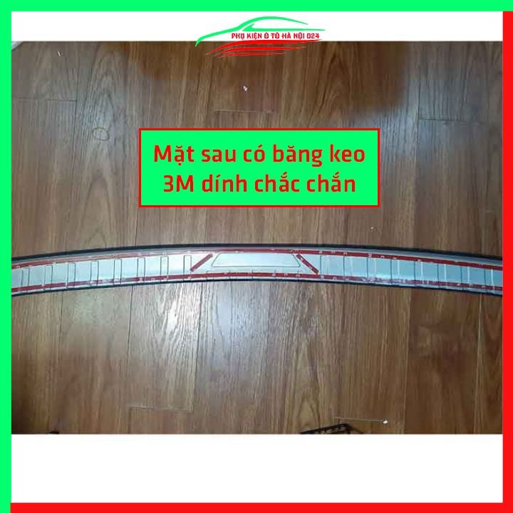 Ốp chống trầy cốp Toyota Rush 2018-2023 inox sáng bóng