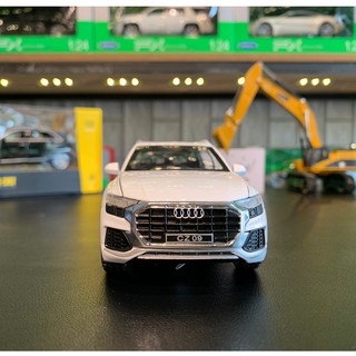Mô hình xe Audi Q8 1:32 CheZhi