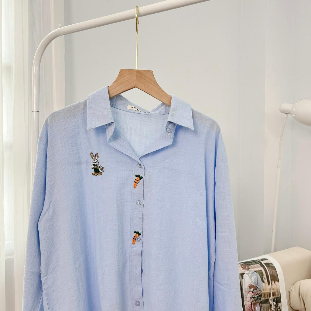 Áo Sơ Mi Công Sở Nữ Form Rộng Thêu Thỏ Cà Rốt Cực Yêu, Sơ Mi Nữ Freesize Chất Linen Bột Mềm Mát Nhiều Màu SUBICI