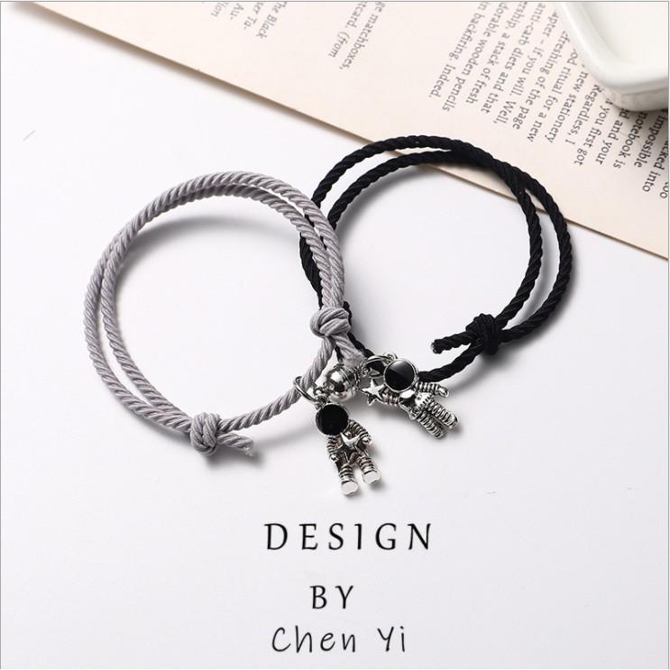 A pair of cartoon astronaut magnet bracelets to choose from (sold separately) | BigBuy360 - bigbuy360.vn