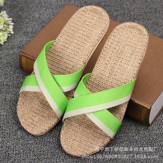 Dép đế cói quai vải.
