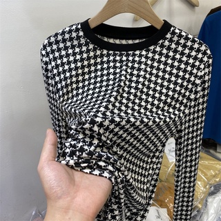 Áo Thun Nữ Dài Tay Phối Màu Sọc Ca Rô Trắng Đen