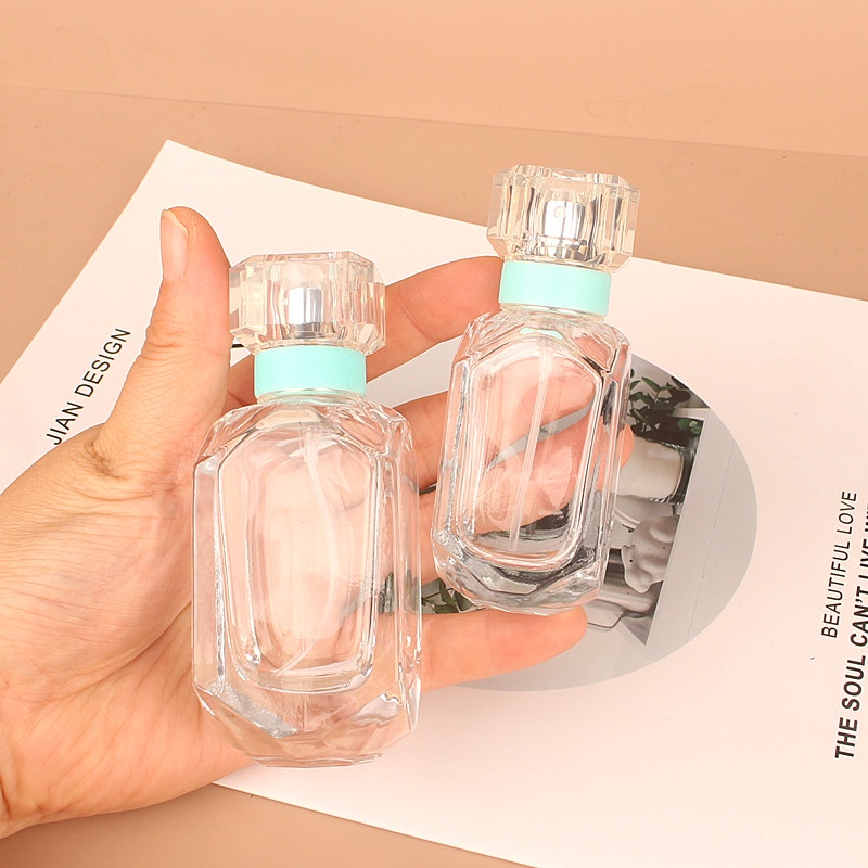 1 Lọ Nước Hoa Dạng Xịt Bằng Thủy Tinh Hình Kim Cương Sang Trọng 30 / 50ml