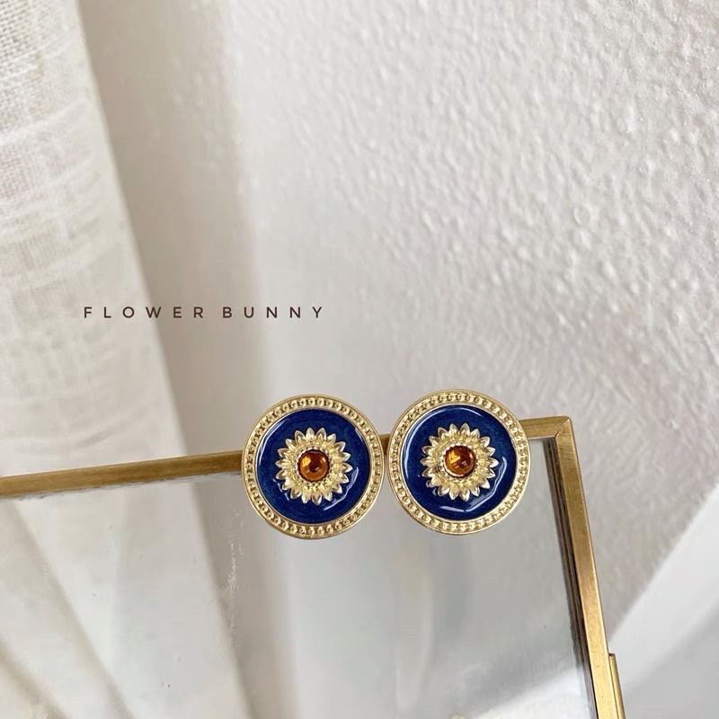 Khuyên tai tròn hoa cúc cổ điển retro - Maben
